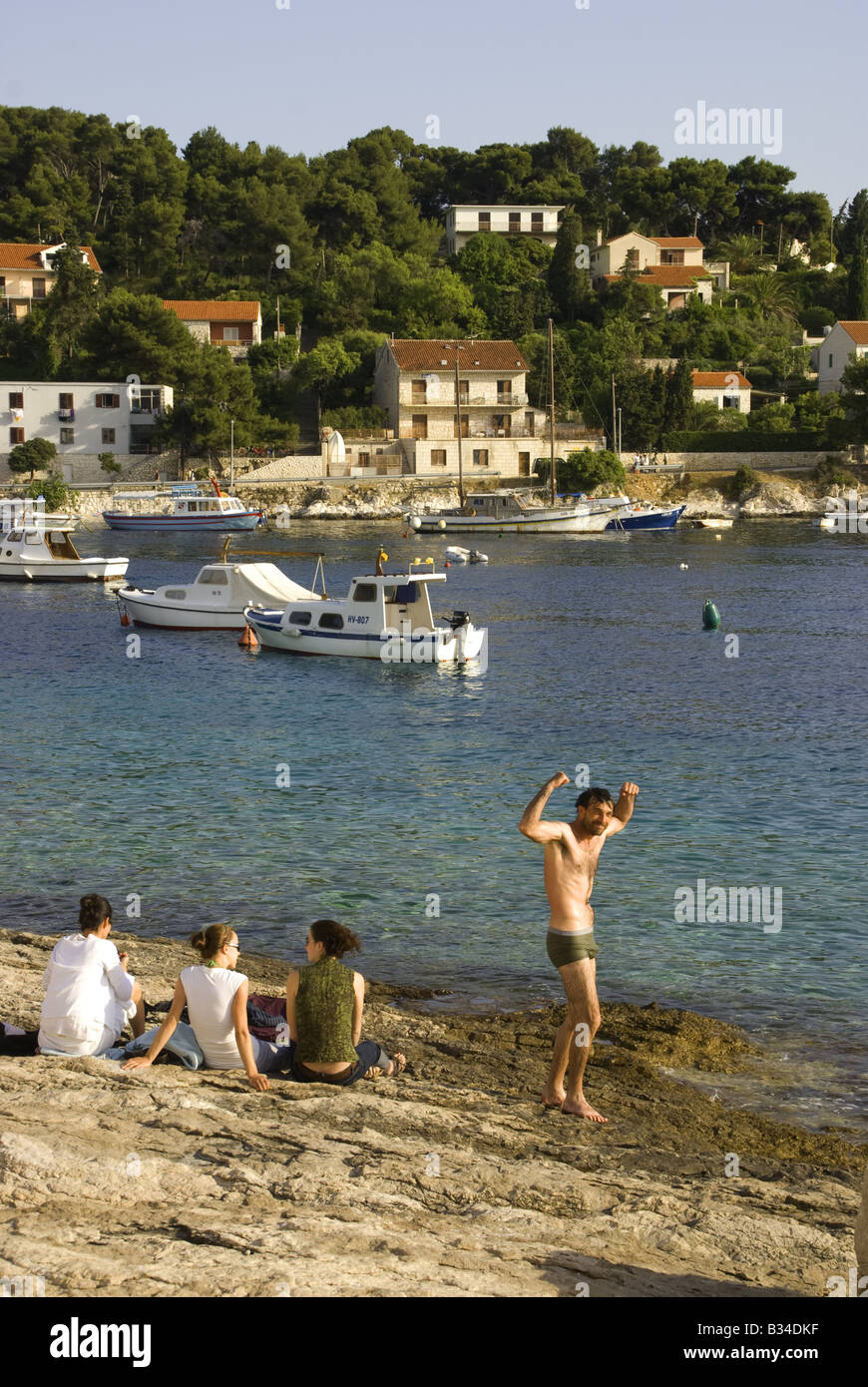Il porto di Hvar waterfront turisti sull isola di Hvar in Adriatico Foto Stock