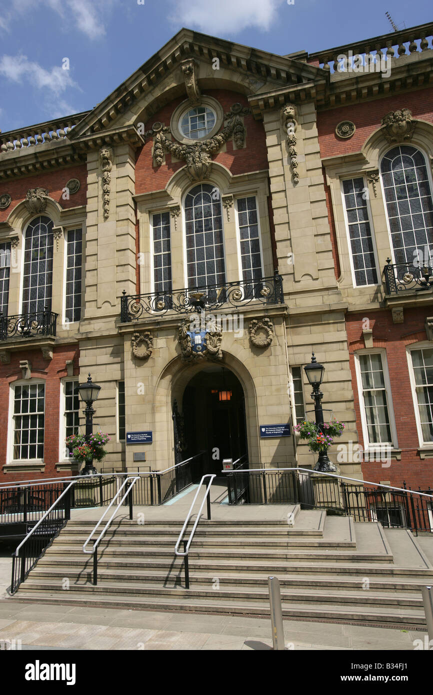 Città di Sheffield, in Inghilterra. Università di Sheffield il sir Frederick Mappin edificio Facoltà di Ingegneria su Mappin Street. Foto Stock