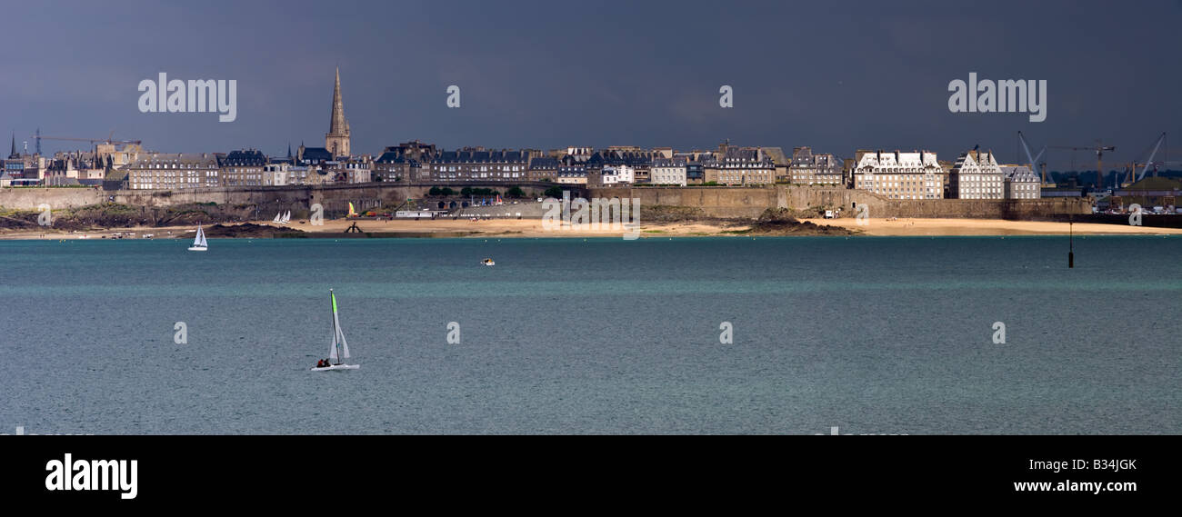 Un panorama di Saint Malo intra muros Foto Stock