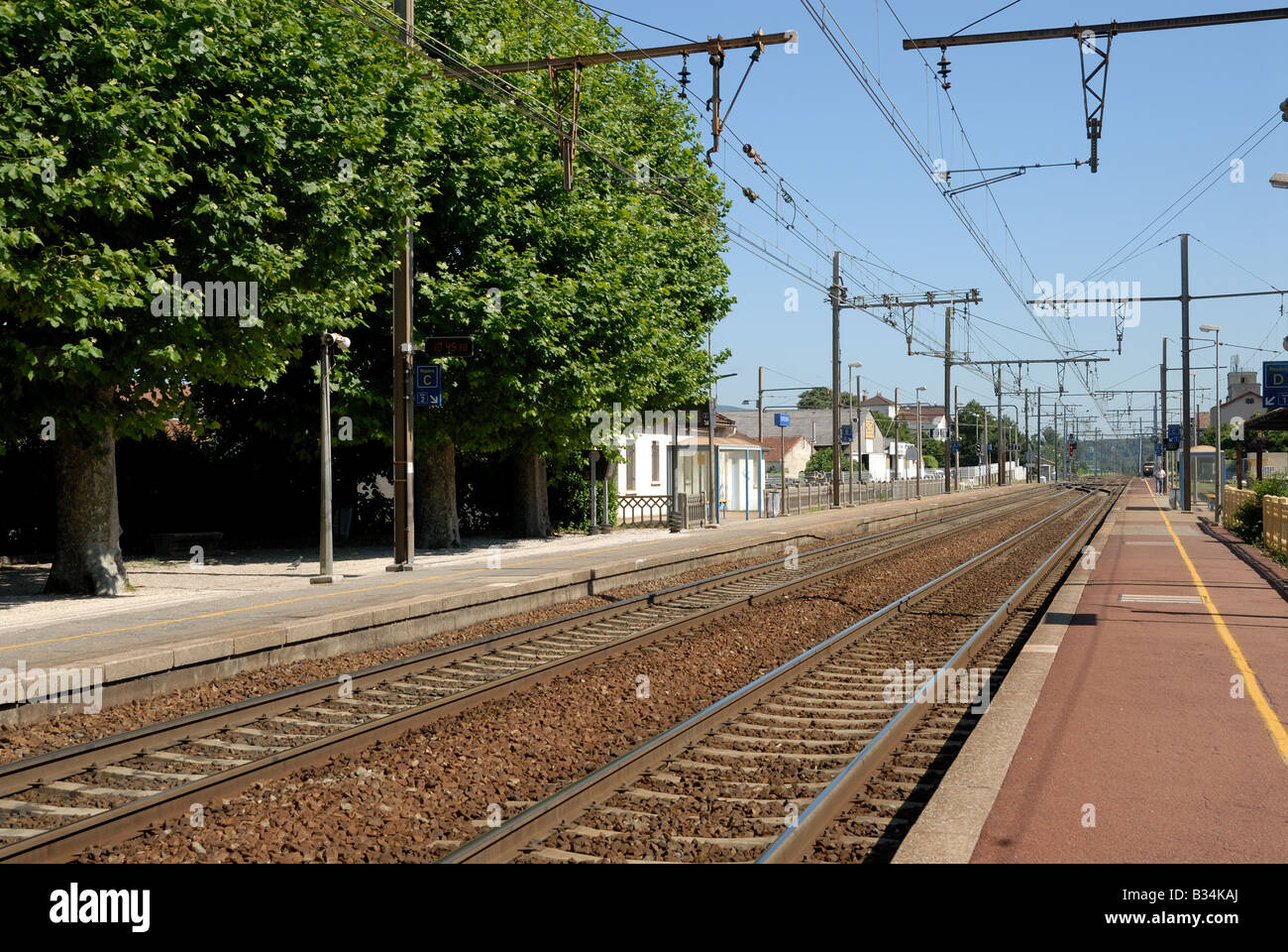 Svuotare stazione ferroviaria nella città francese di Montelimar Foto Stock