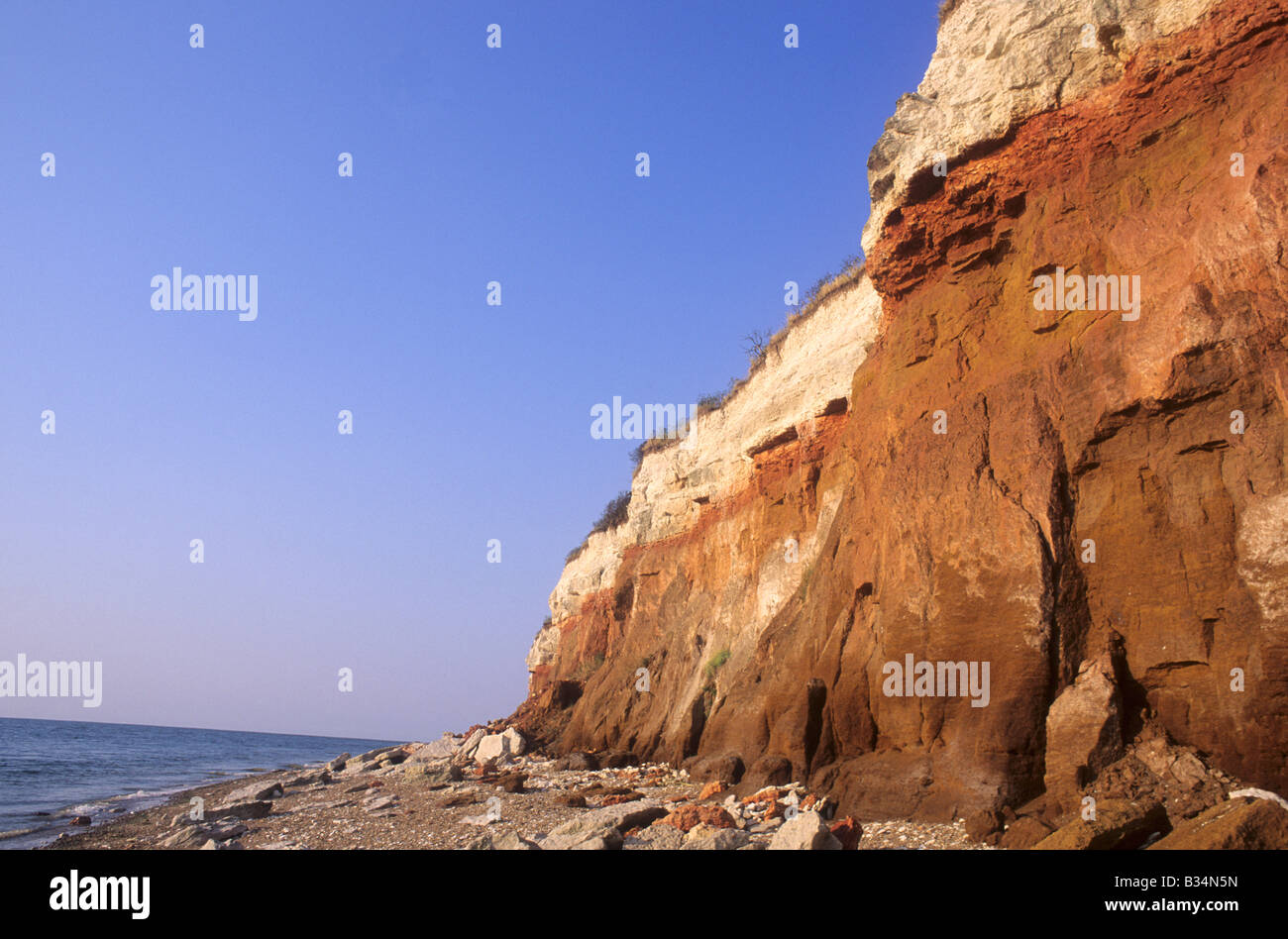 Carstone chalk striped scogliere Old Hunstanton Norfolk costa del Mare del Nord paesaggi costieri East Anglia England Regno Unito geologico della geologia Foto Stock