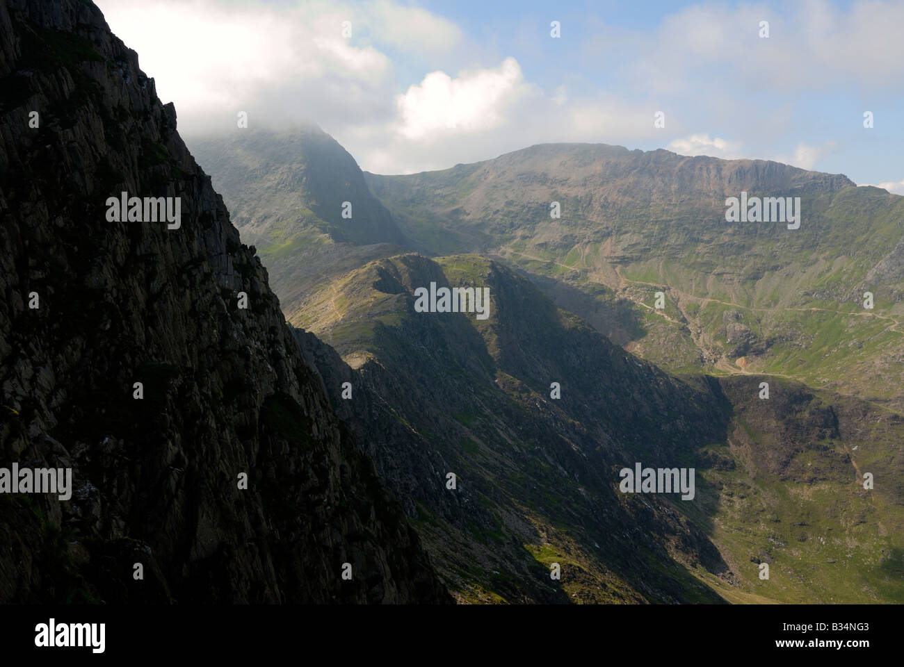 La Snowdon Horseshoe come si vede dalle falesie di Lliwedd Foto Stock