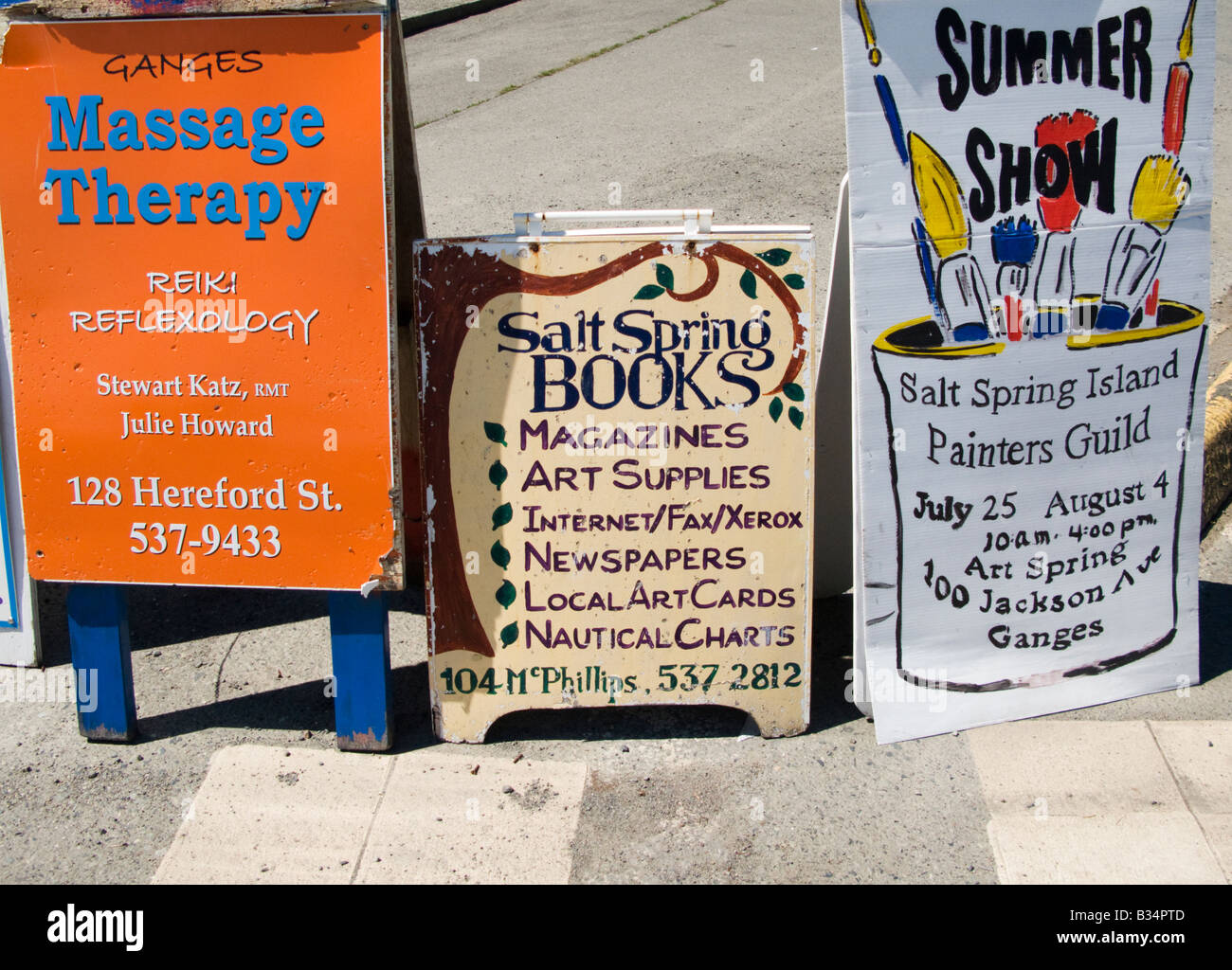 "Pubblicità ignboards negozi locali e servizi in Salt Spring Island Canada" Foto Stock