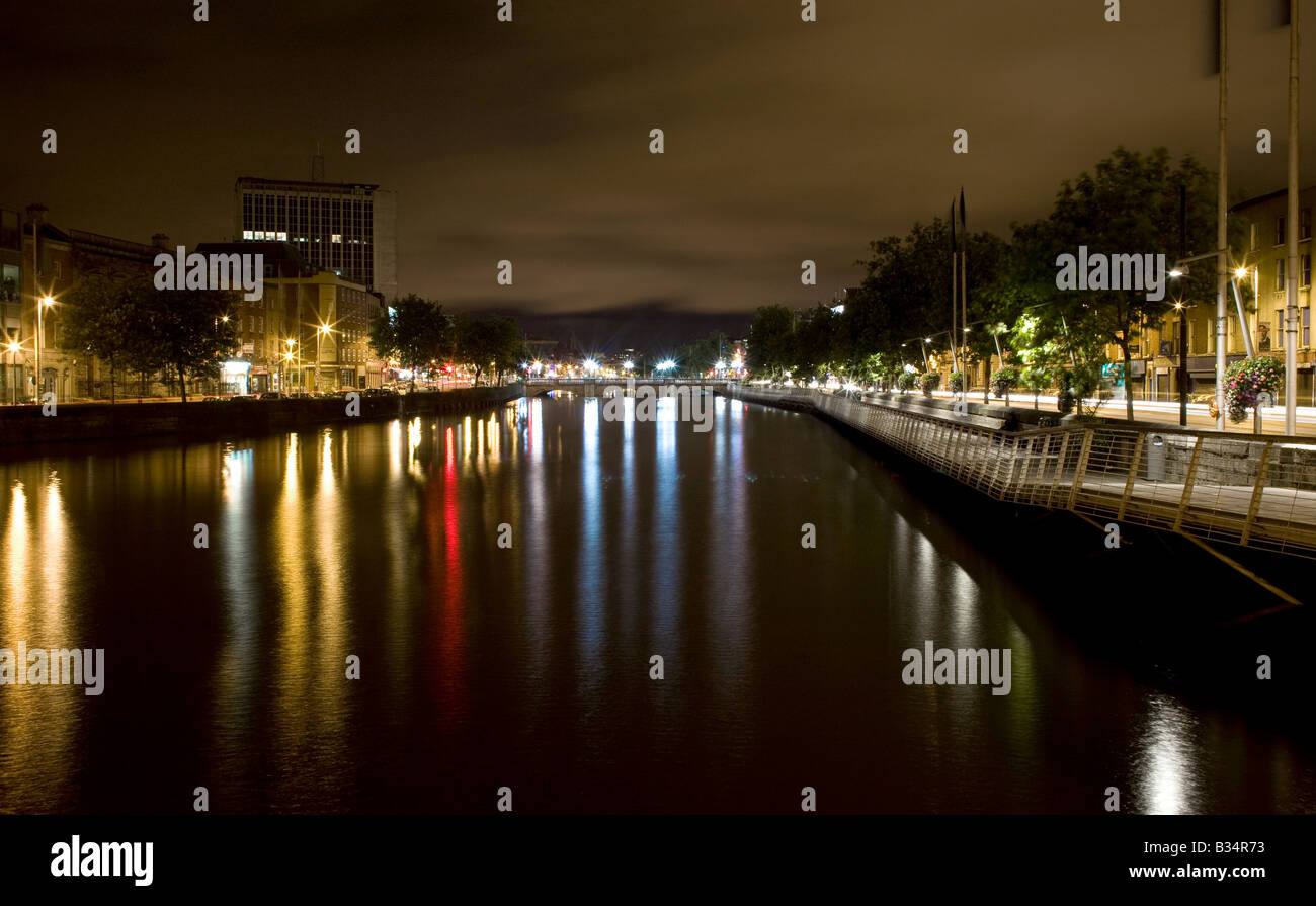 Acqua alta sul fiume Liffey, Dublino Irlanda Foto Stock