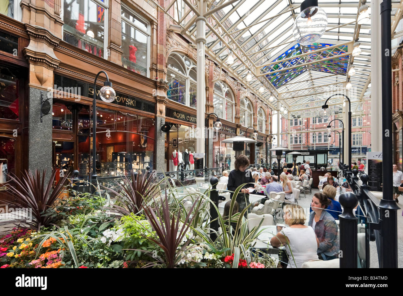 Cafe nel quartiere di Victoria shopping arcade, BRIGGATE, Leeds, West Yorkshire, Inghilterra Foto Stock