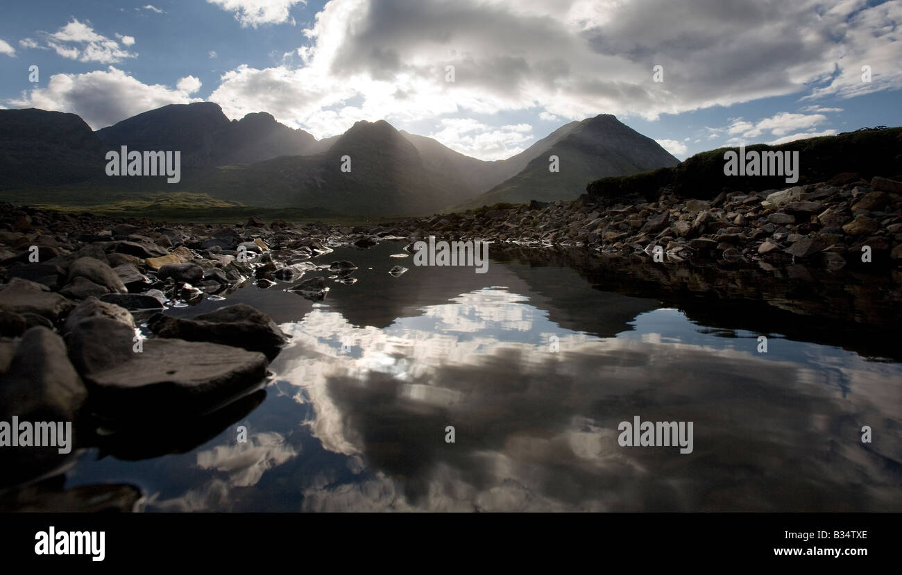 Una vista del famoso Black Cullin mountain range Isola di Skye in Scozia Foto Stock