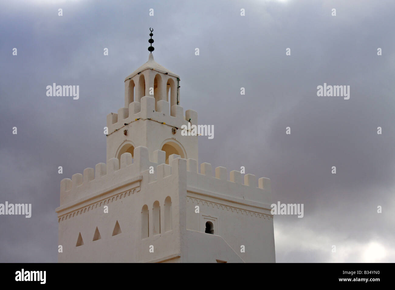 La torre della Moschea Bianca a Djerba, Tunisia. Foto Stock