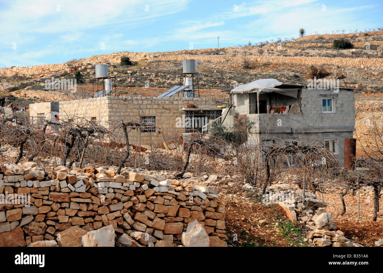 Un sostanziale ma run-down home palestinese in Cisgiordania, tra Gerusalemme e Hebron- vicino a Gush Etzion. Foto Stock