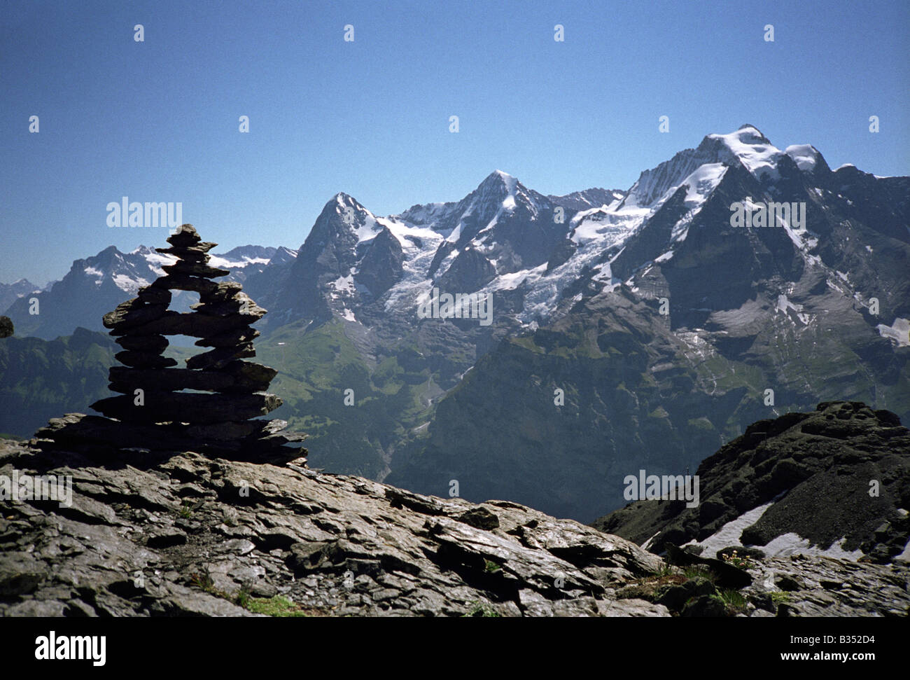 Cairn Giacobbe Svizzera Berner Oberland Bernese Oberland walking mountain shilthorn esercitare la sicurezza energetica Foto Stock