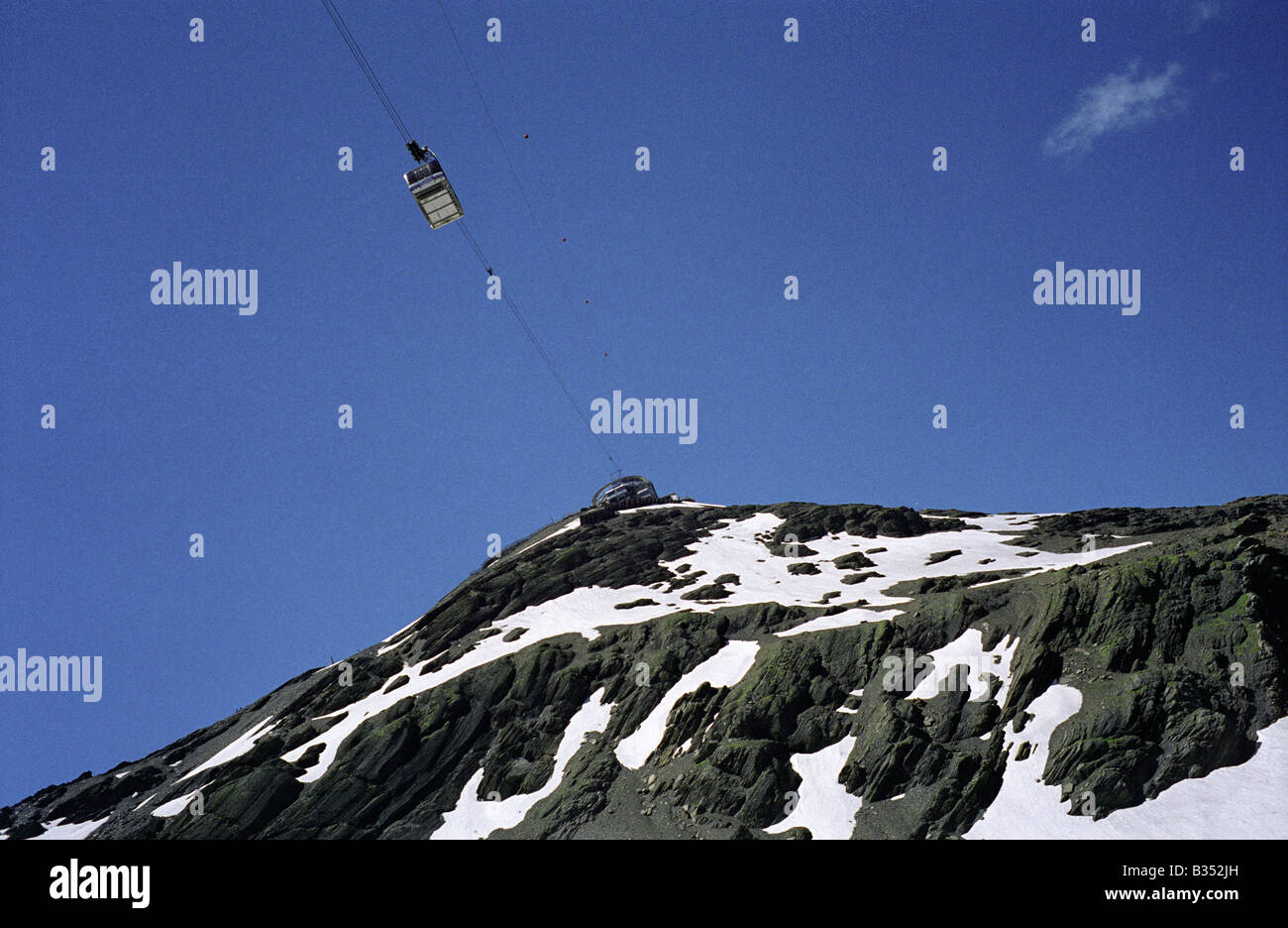 James Bond 007 Svizzera Berner Oberland Bernese Oberland walking mountain shilthorn esercitare la sicurezza energetica Foto Stock