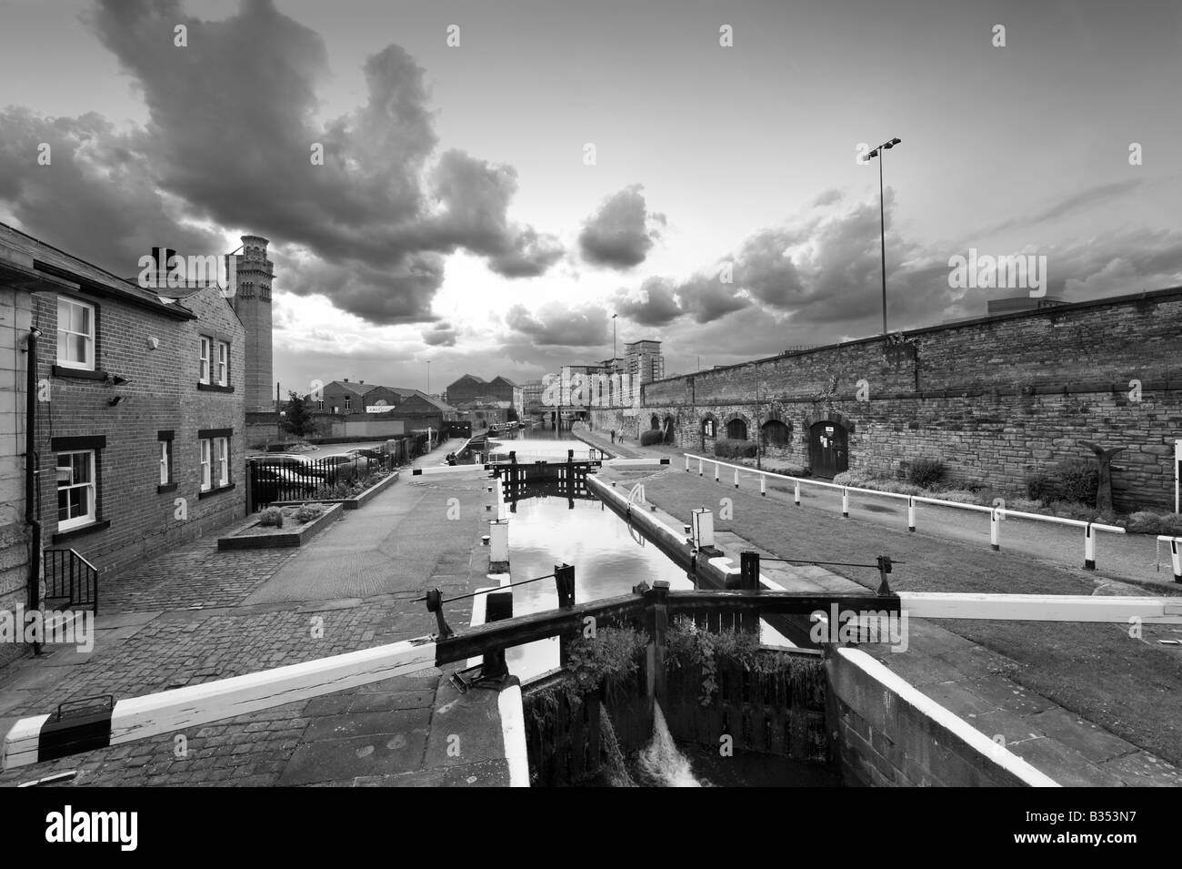 Blocco sul canale Leeds-Liverpool vicino a Granary Wharf, Leeds, West Yorkshire, Inghilterra Foto Stock