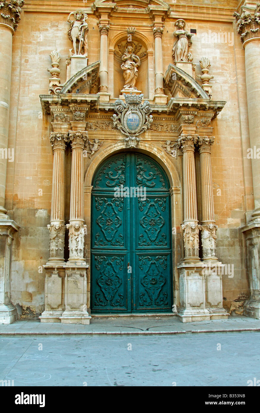 Porta della chiesa, Ibla patrimonio mondiale UNESCO area, Ragusa, Sicilia Foto Stock