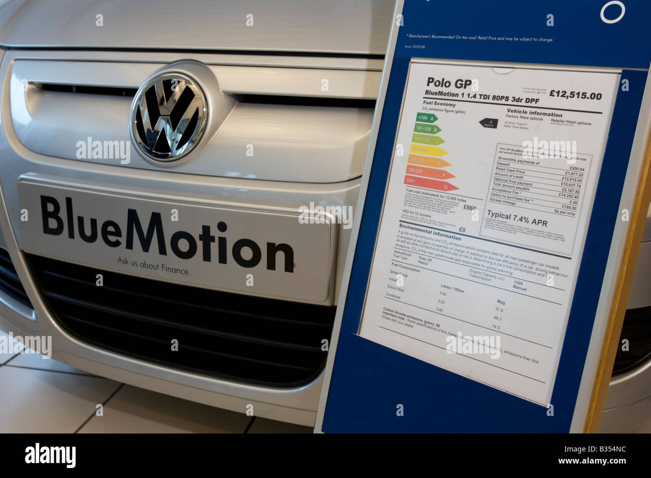 Carburante rating grafico moto blu VW Polo 1 4 TDI paga zero tassa stradale Regno Unito Foto Stock