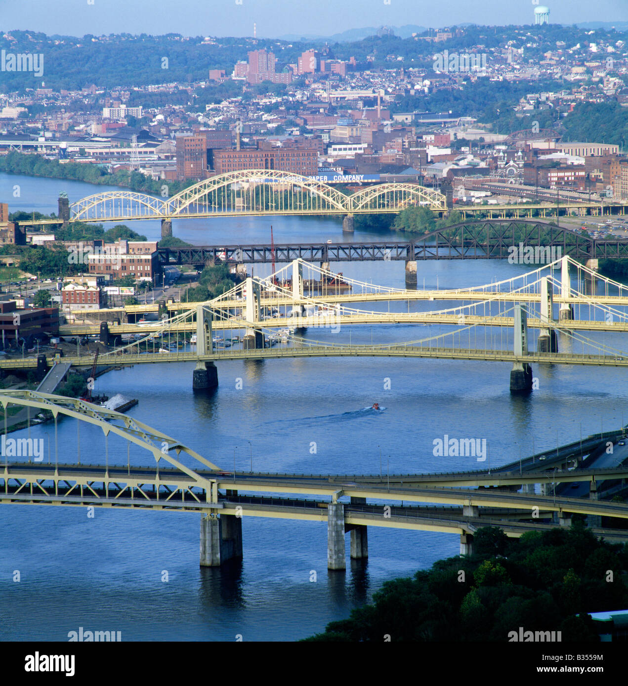Ponti lungo il fiume Allegheny dal Triangolo d'oro di Pittsburgh, in Pennsylvania, STATI UNITI D'AMERICA Foto Stock