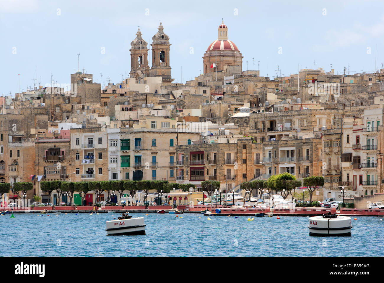 Senglea Waterfront, Dockyard Creek e la chiesa di Nostra Signora della Vittoria, Senglea, Malta Foto Stock