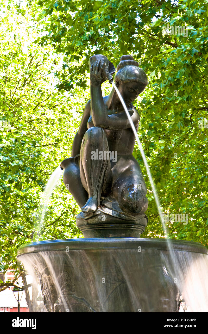 Fontana su Sloane Square Chelsea SW3 London Regno Unito Foto Stock