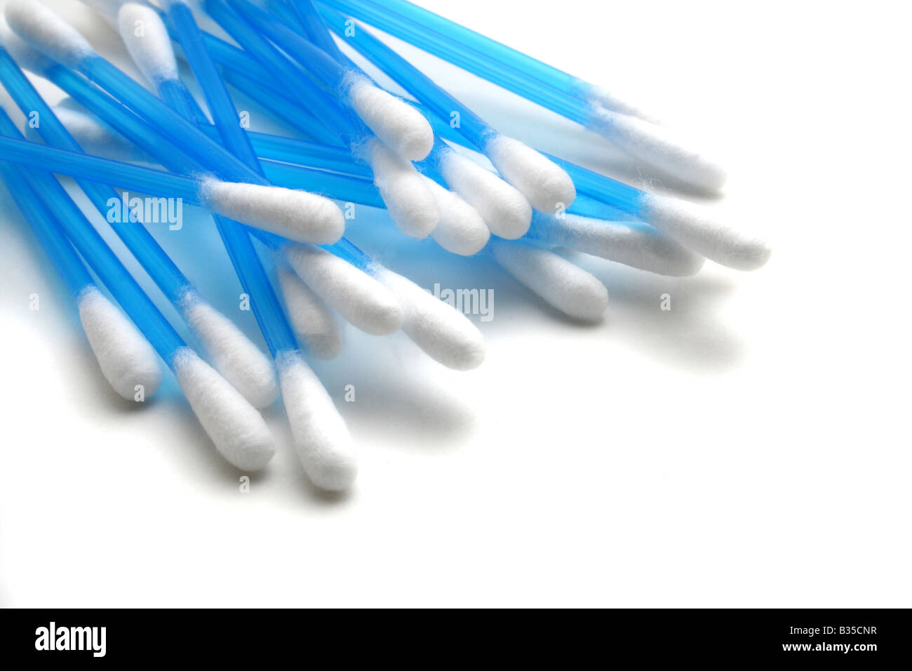 Un mucchio di tamponi di cotone Foto Stock