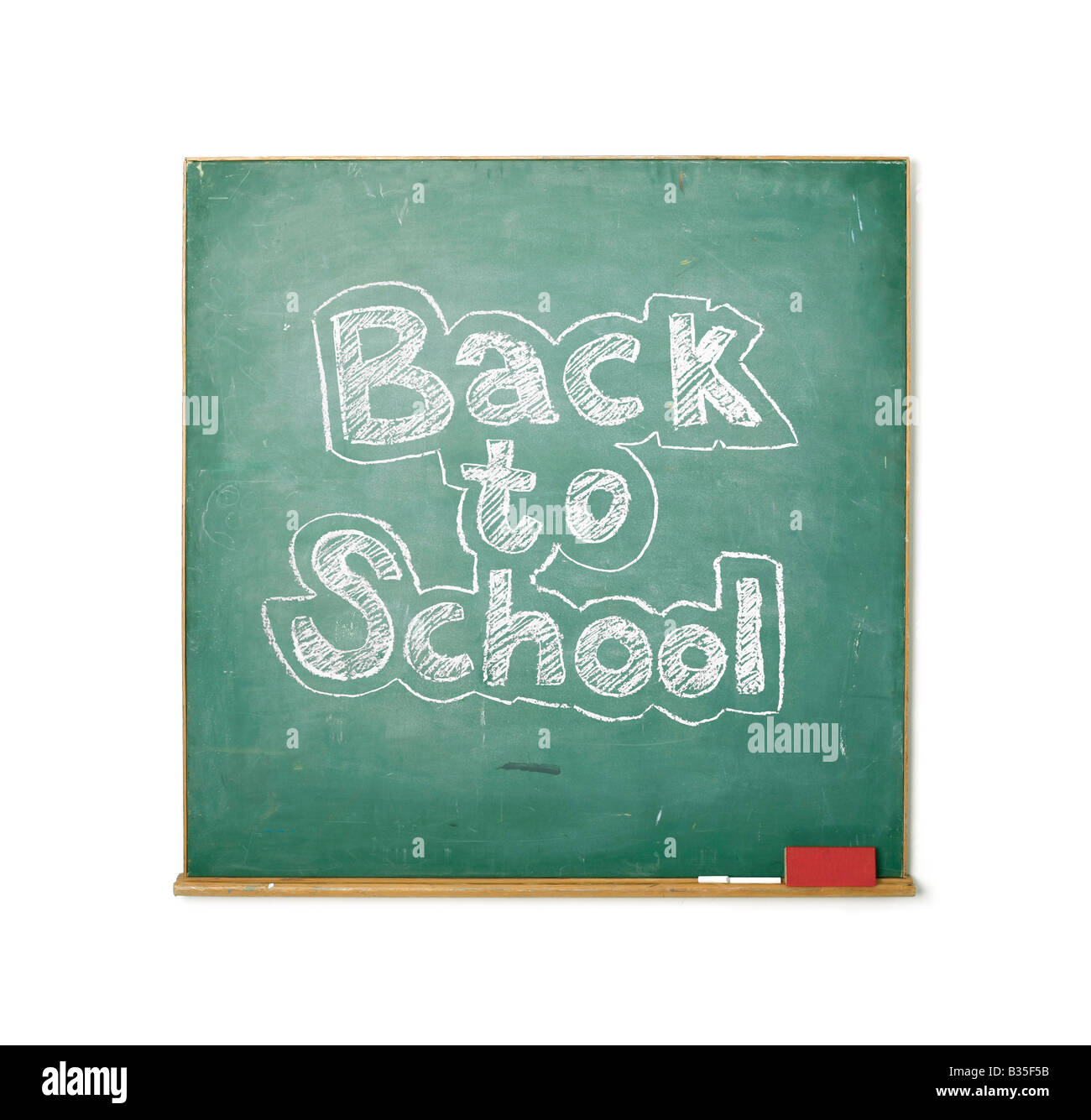 Vecchia lavagna isolato su bianco con la frase si torna a scuola scritto su di esso Foto Stock
