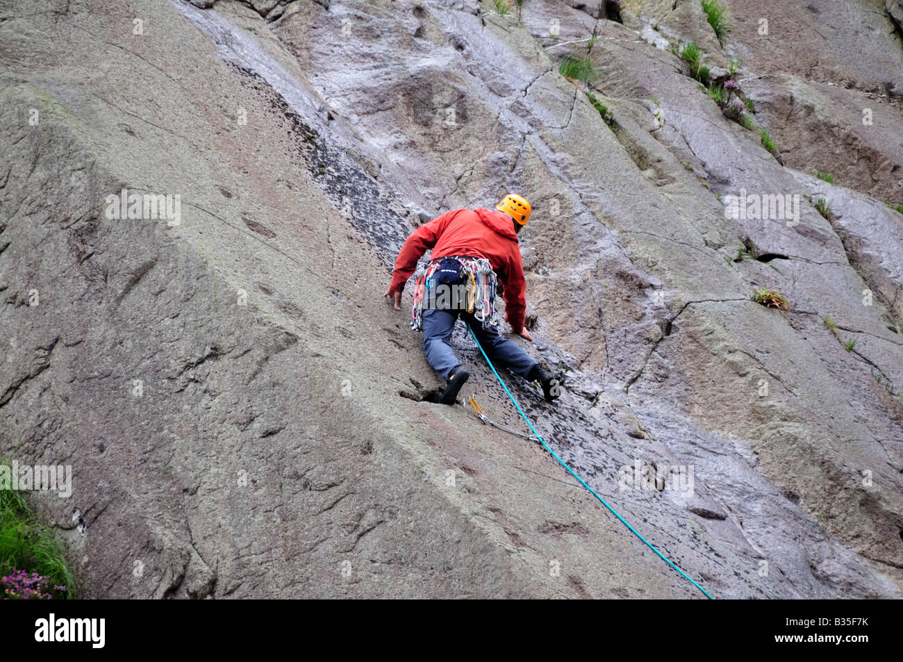 Scalatore sulle lastre Idwal Cwm Idwal Snowdonia National Park Galles Cymru Foto Stock