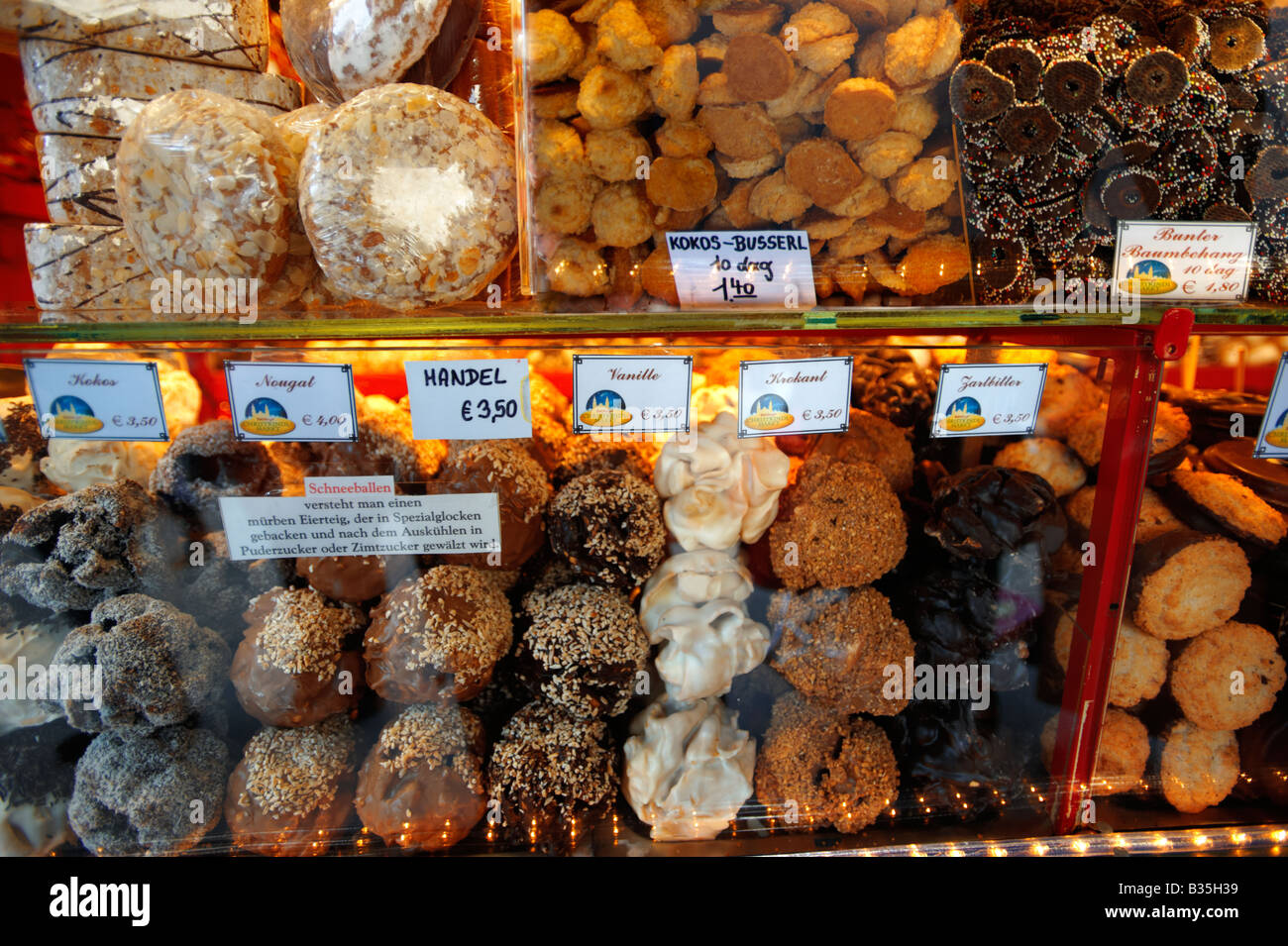 Festosa di stallo del biscotto. Mercato di Natale, Salisburgo, Austria Foto Stock