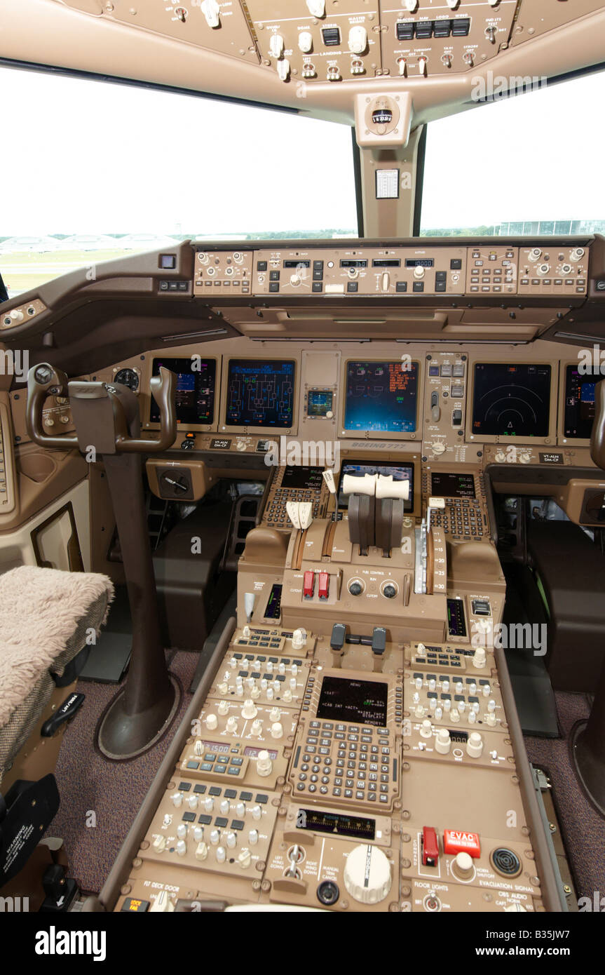 Il Cockpit Air India Boeing 777-300ER Farnborough Air Show 2008 Foto Stock