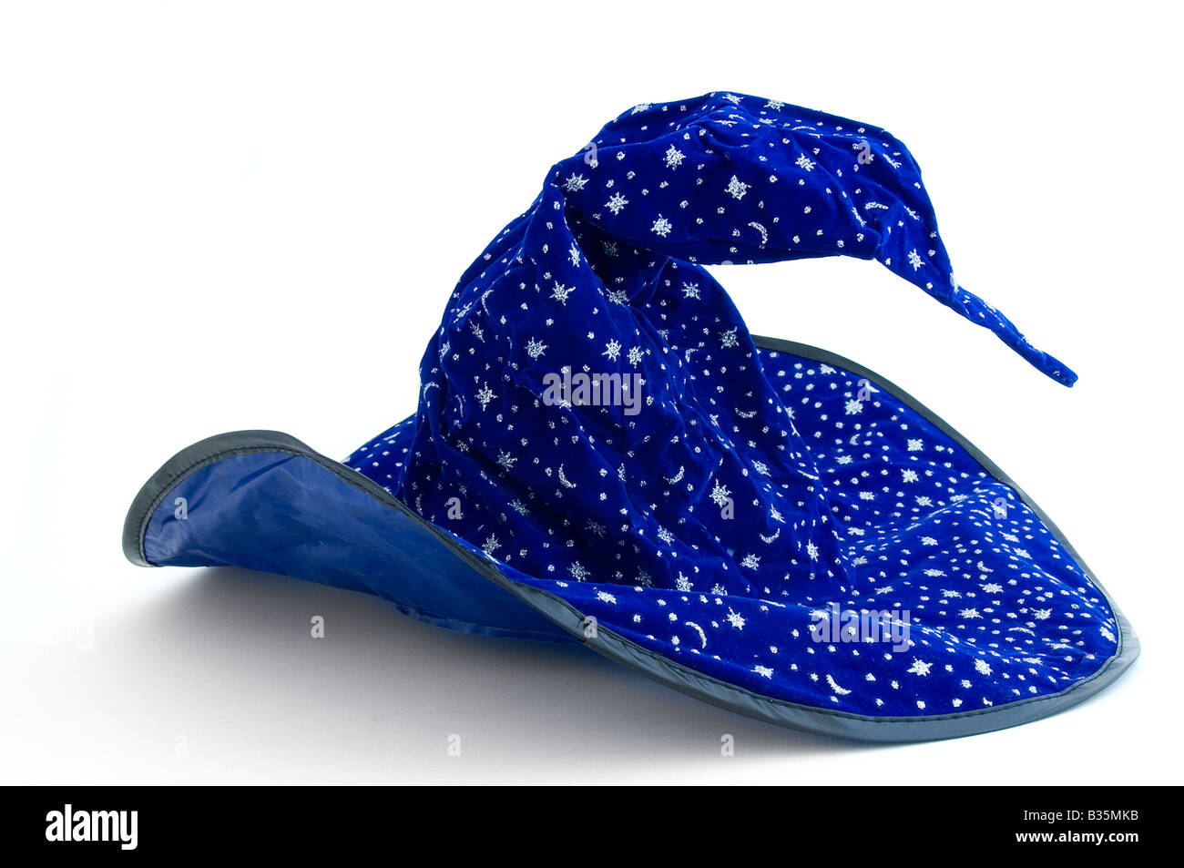 Un cappello di procedure guidate su bianco Foto Stock