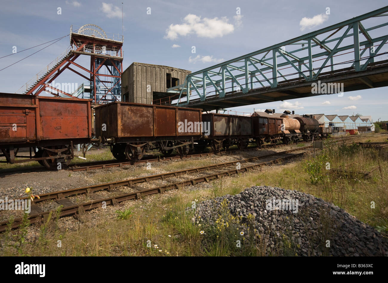 I carri di carbone Snibston Discovery Park, Coalville, Leicester. Ex miniera di carbone Leics GB UK museo minerario di trasporto del carbone il giorno fuori attr Foto Stock
