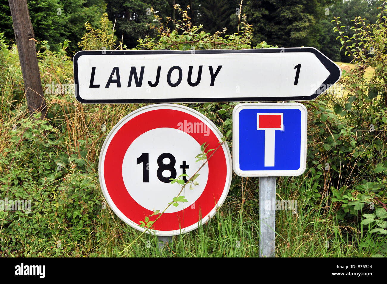 Il francese della segnaletica stradale, villaggio di Lanjouy, regione Limousin, Francia Foto Stock