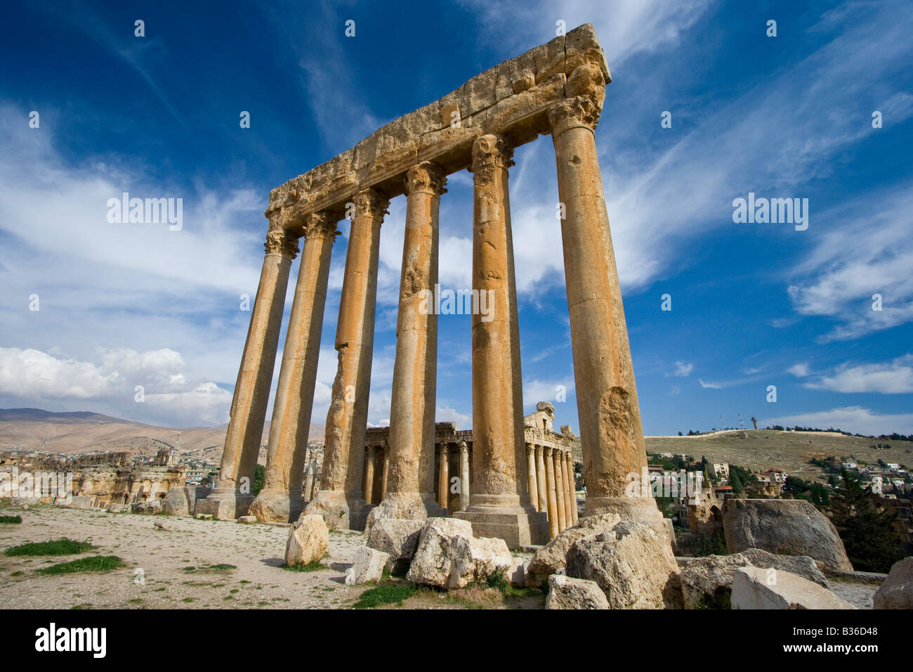 Le colonne del tempio di Giove in Baalbek in Libano Foto Stock