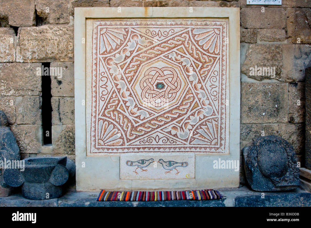 Mosaico presso il Teatro Romano di Bosra Siria Foto Stock