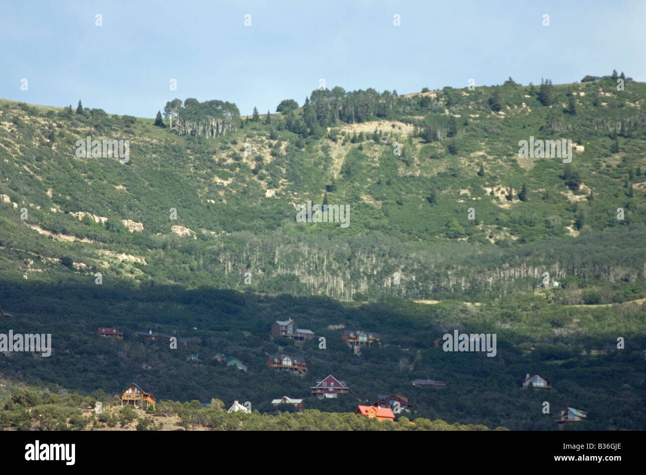 Le colline e le case circondano Cedar City Utah Foto Stock