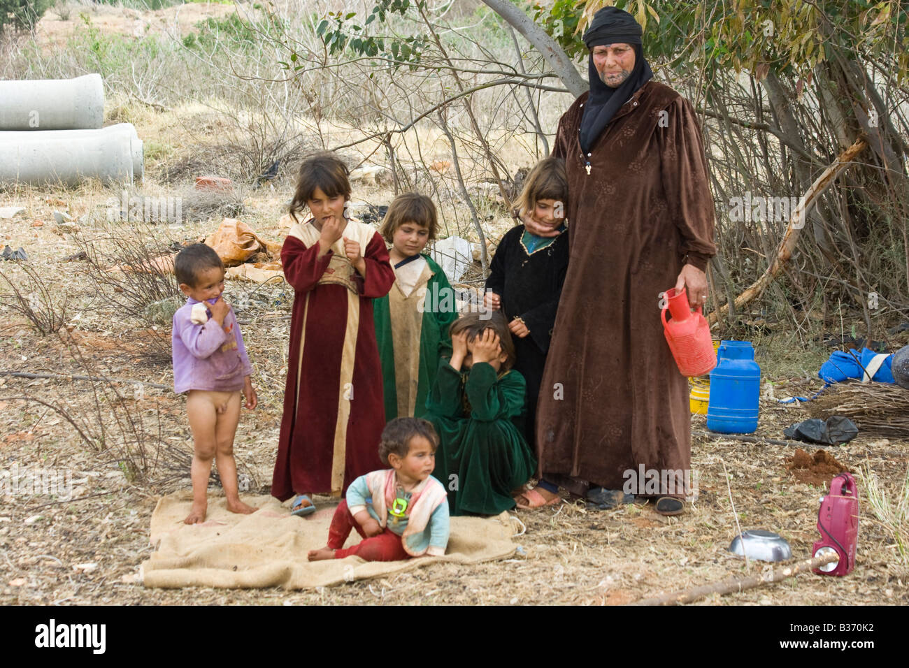 Famiglia di beduini nei pressi di Tartous in Siria Foto Stock