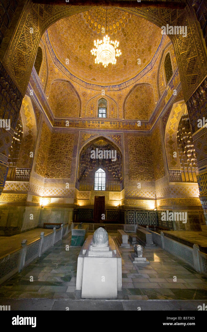 Tamerlane tomba all'interno di Guri Amir nel Mausoleo, Samarcanda Uzbekistan Foto Stock