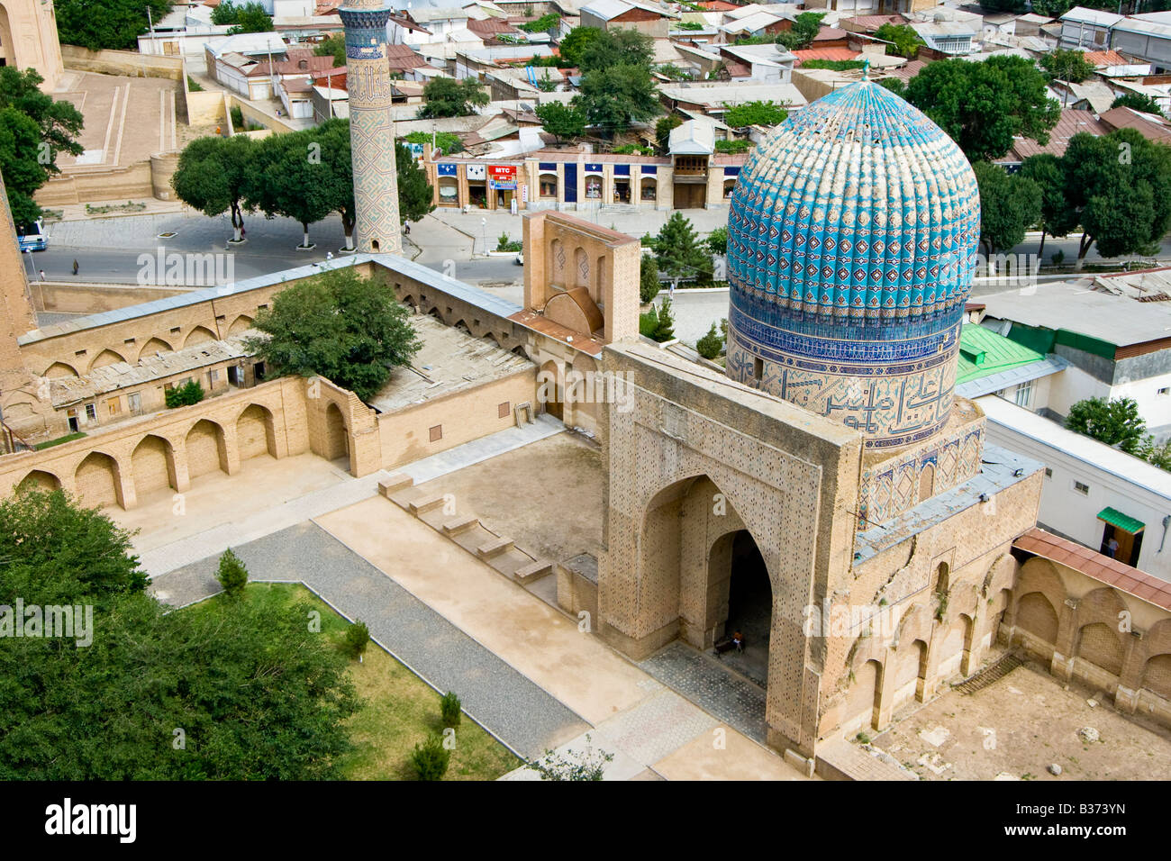 Una delle cupole cortile a Bibi Khanym moschea di Samarcanda Uzbekistan Foto Stock