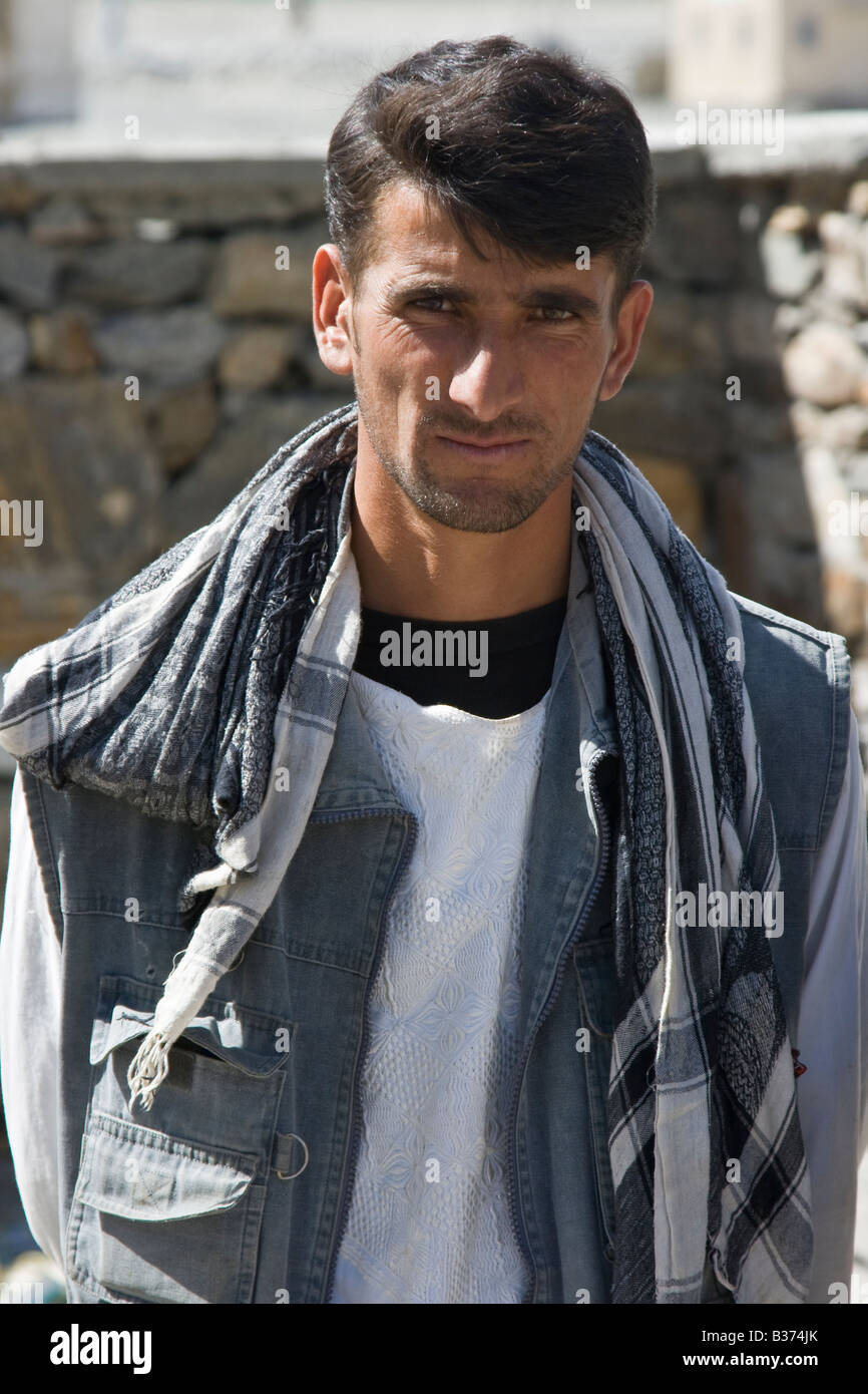 Giovane uomo afghano al Tagikistan Afghanistan Border Crossing mercato vicino Ishkashim Foto Stock