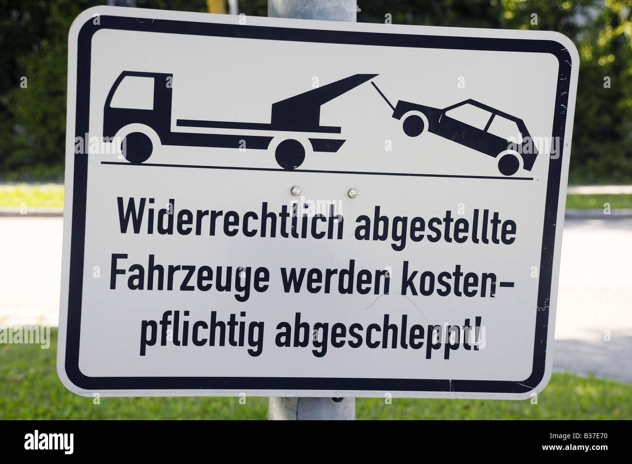 Germania Baviera Monaco di Baviera a trainare la zona di avvertimento cartello stradale Foto Stock