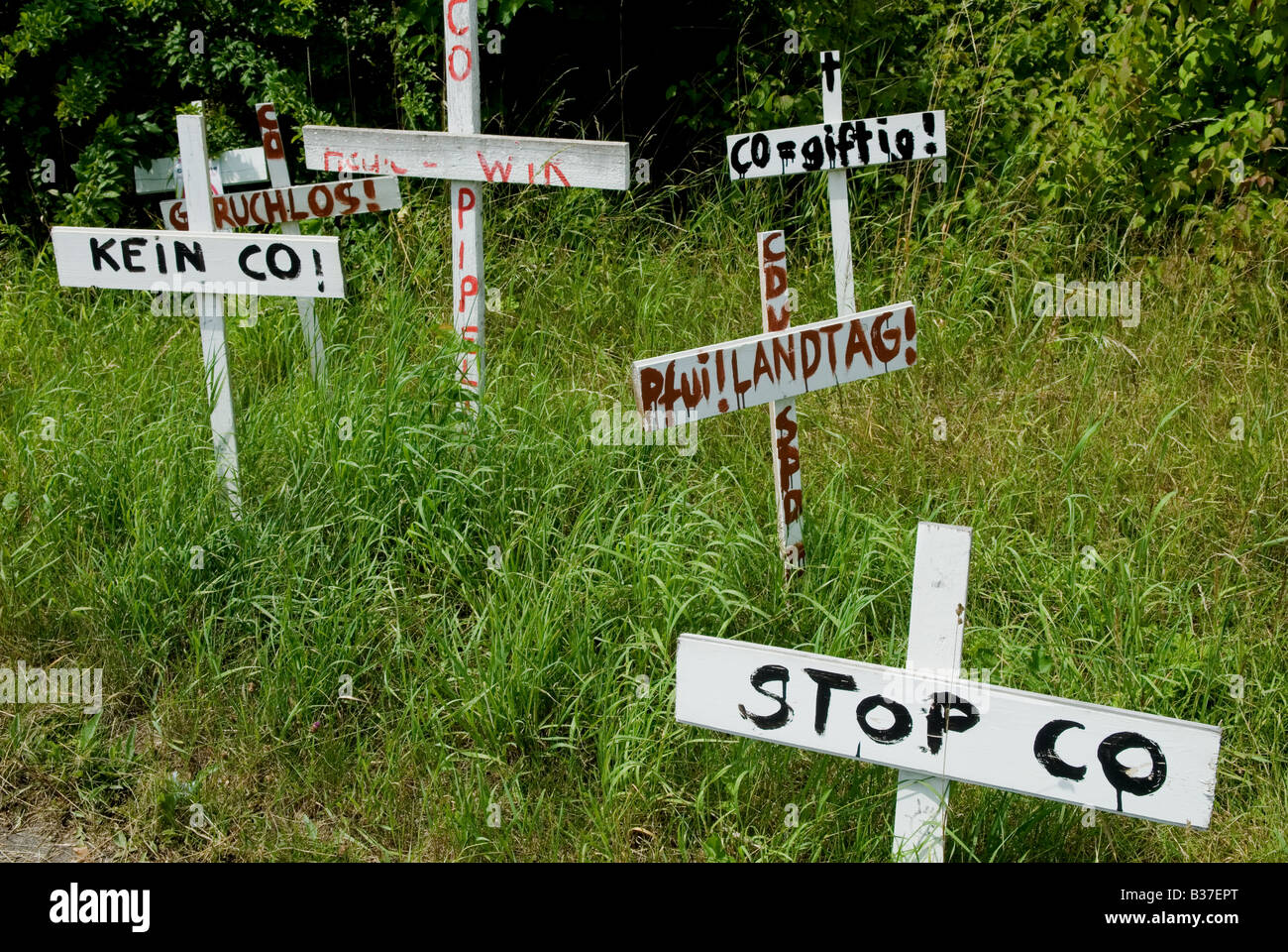 Protesta in Rheindorf contro un monossido di carbonio pipeline che Bayer AG vuole costruire tra Dormagen e Krefeld, Germania. Foto Stock