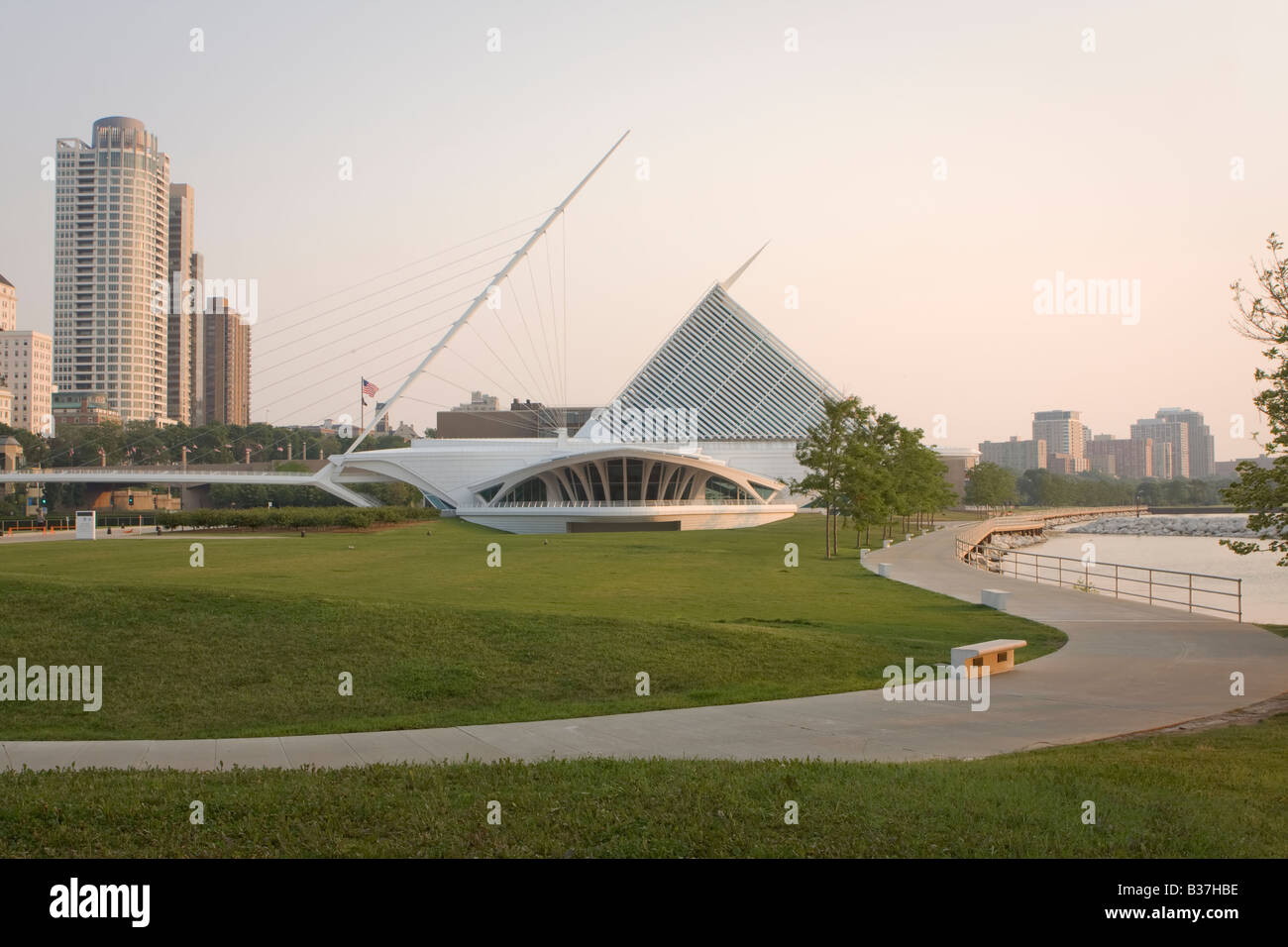 Esterno del Museo Museo di Arte a Milwaukee, Wisconsin, USA al tramonto Foto Stock