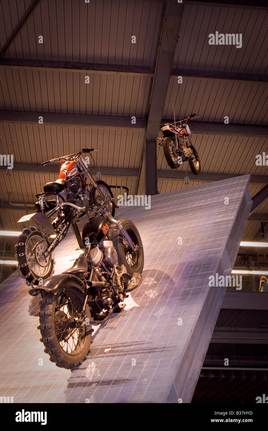 Motociclo presentano in Harley Davidson Museum di Milwaukee, WI Foto Stock