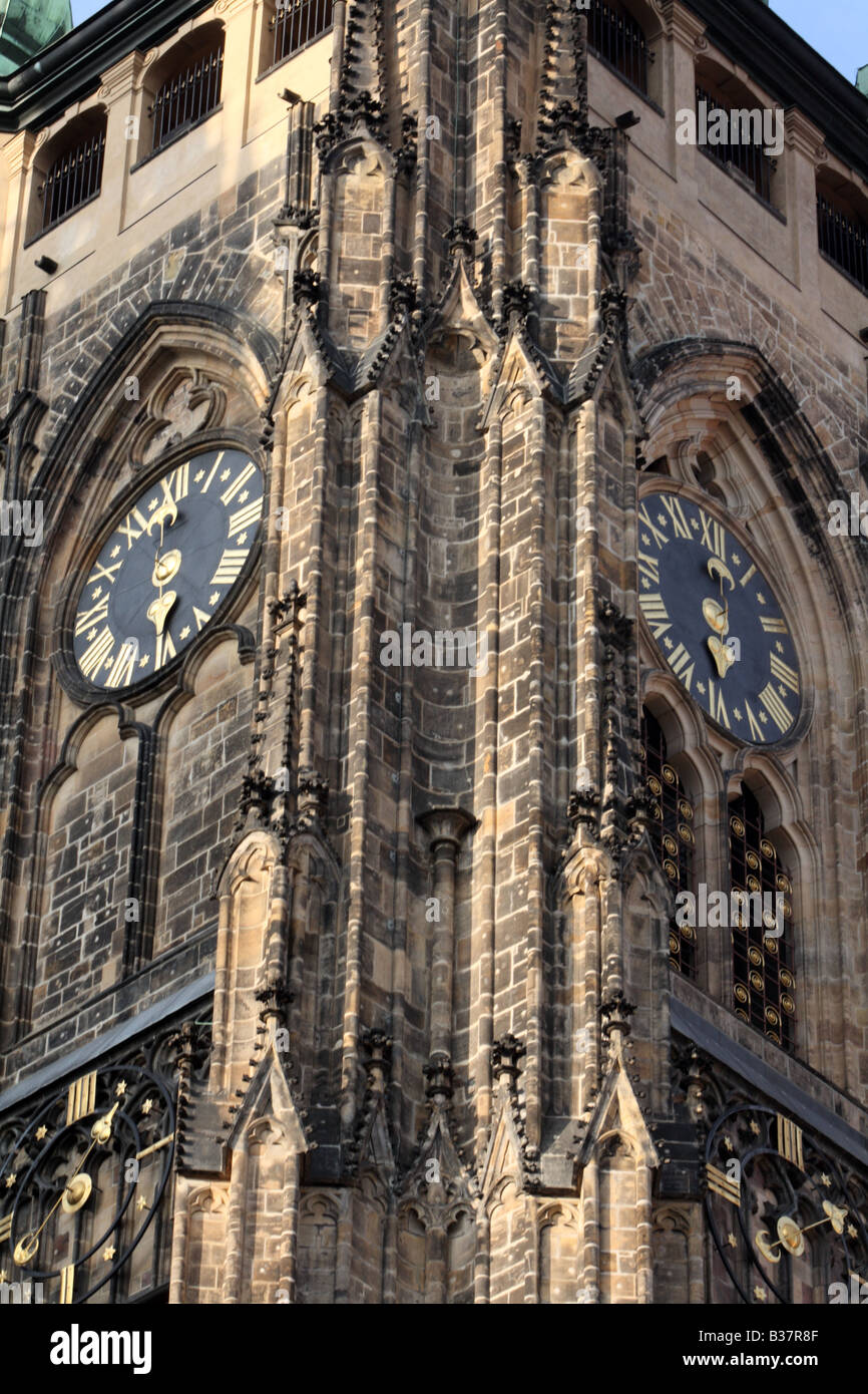 Orologio da torre sud della cattedrale di San Vito a Praga Repubblica Ceca Foto Stock