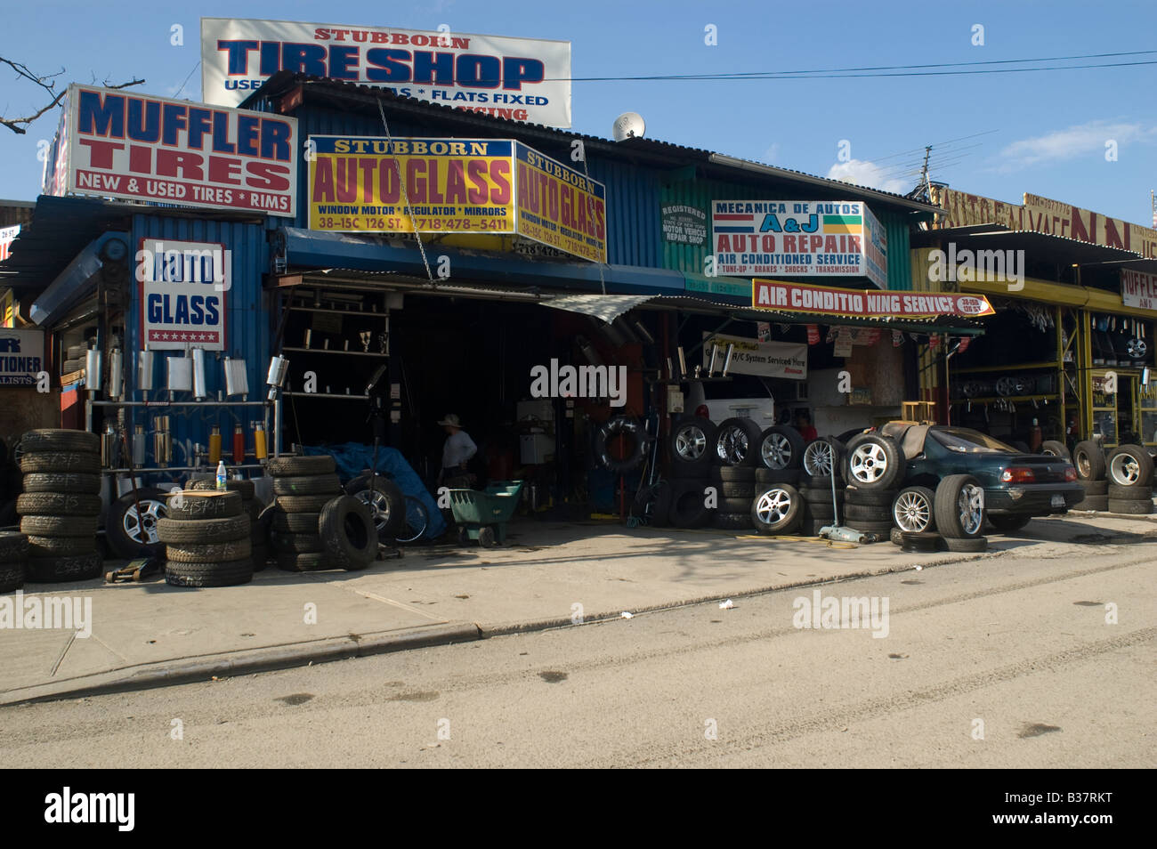 Riparazione automobilistica relative imprese occupano la maggior parte del settore in Willets Point nella New York Borough of Queens Foto Stock