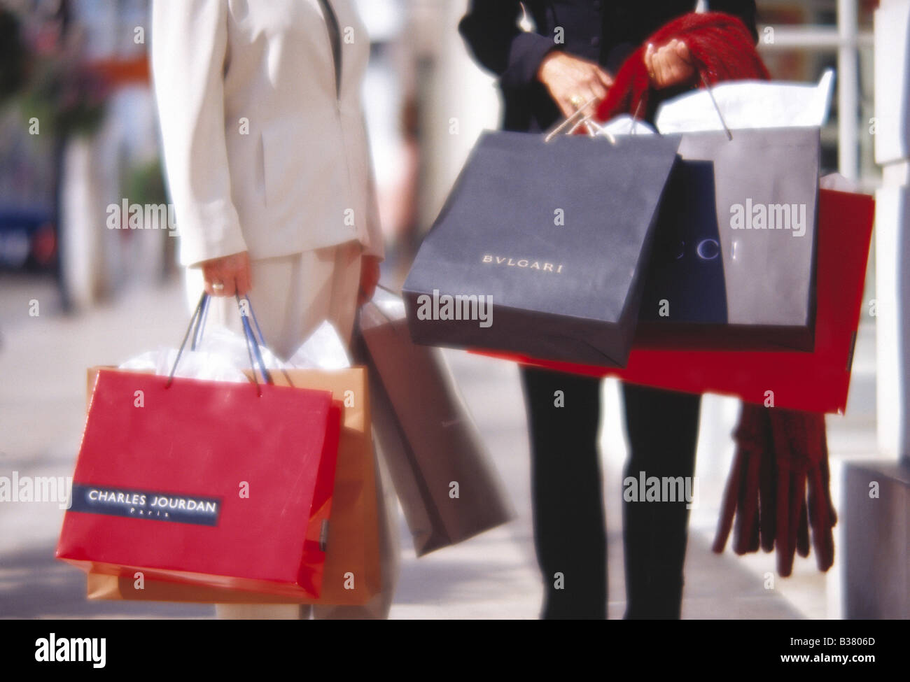 Gli amanti dello shopping, designer borse Foto Stock