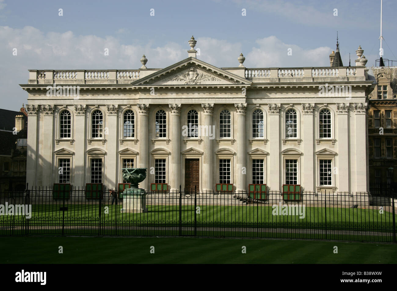 Città di Cambridge, Inghilterra. Il James Gibbs progettato Senate House vista dal Kings Parade. Foto Stock