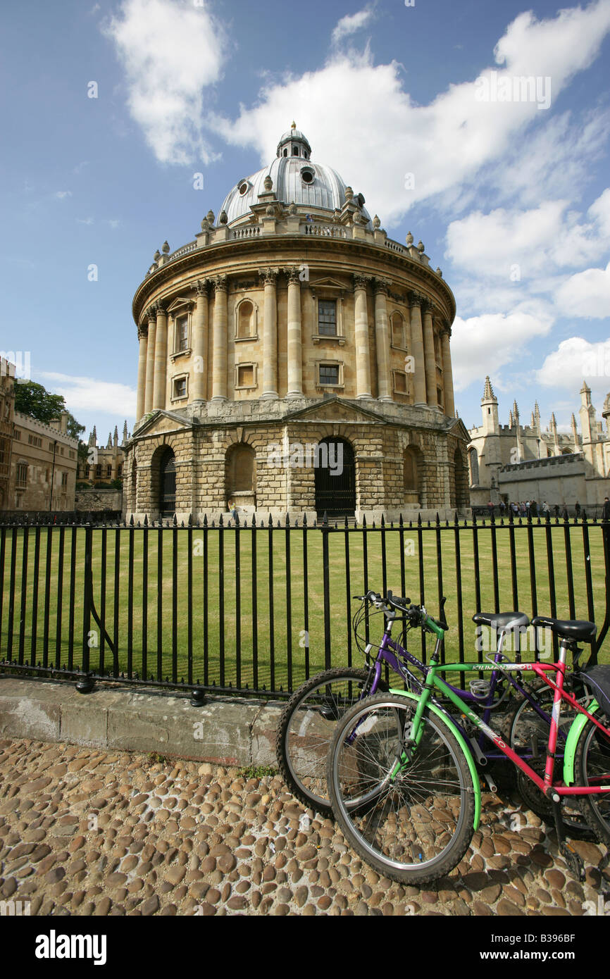 Città di Oxford, Inghilterra. Il James Gibbs progettato Radcliffe Camera che fa parte della Libreria di Bodleian complesso. Foto Stock