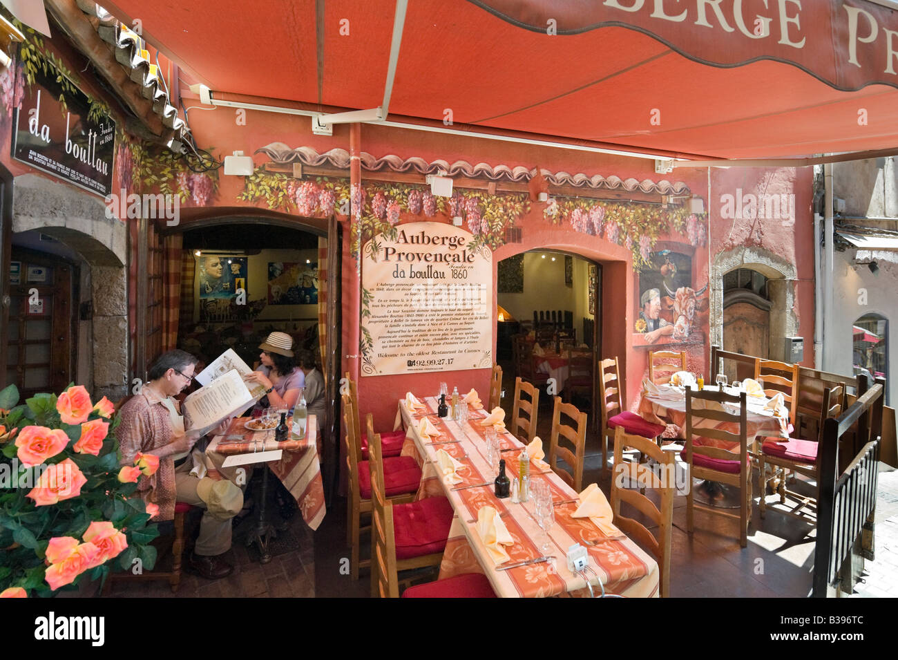 Auberge Provencale (il più vecchio ristorante di Cannes), Rue du Suquet nella città vecchia di Cannes, Cote d'Azur, Provenza, Francia Foto Stock