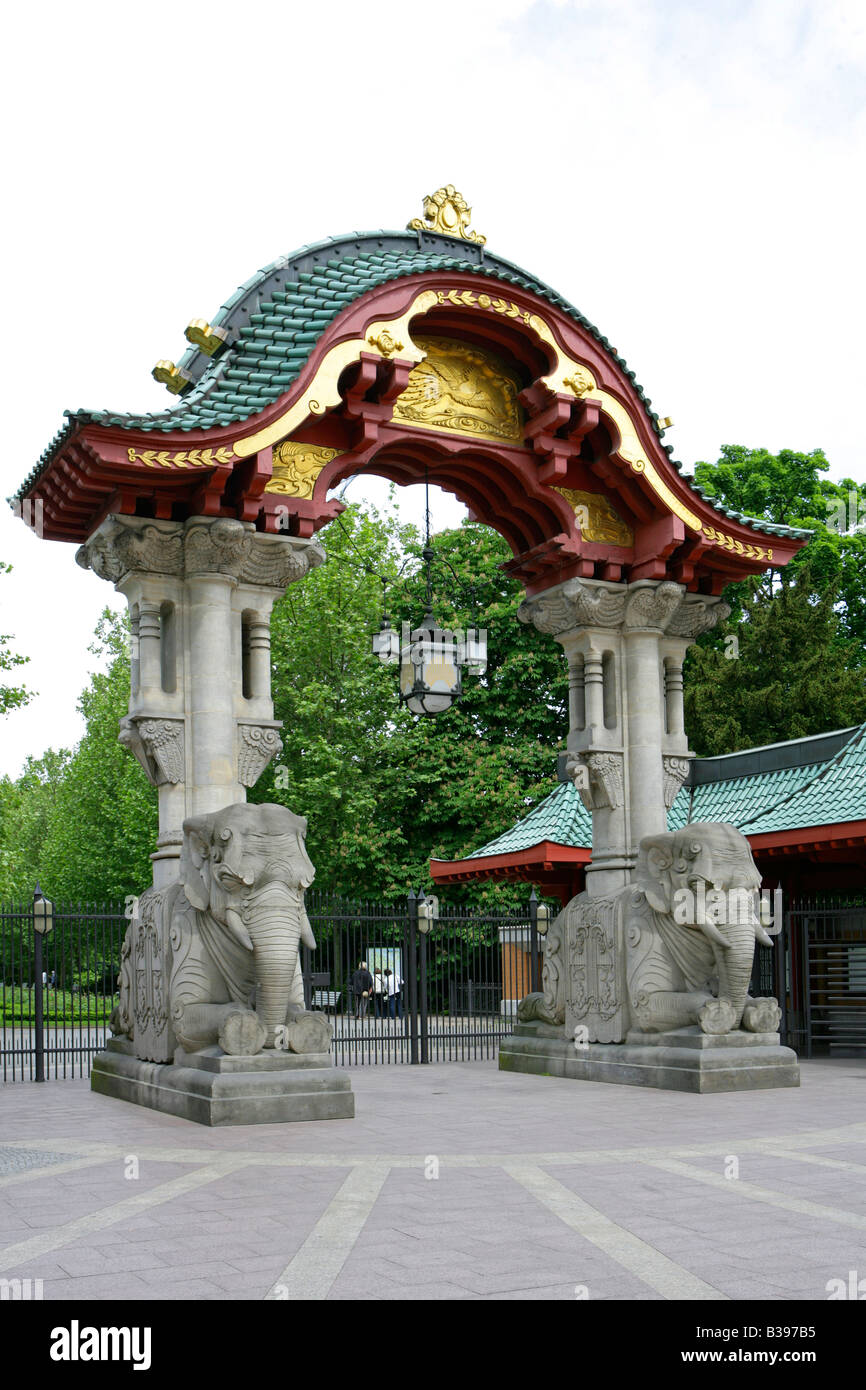 Deutschland, Berlino Zoo Elefantentor, Germania elefanti Gate a Zoo di Berlino Foto Stock