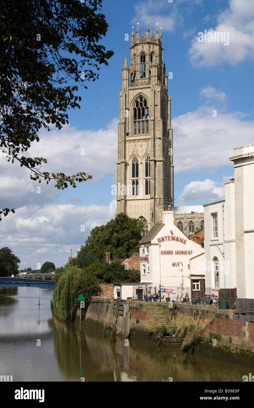 Fiume witham Boston chiesa parrocchiale, conosciuto popolarmente come il moncone di Boston, Lincolnshire, Regno Unito Foto Stock