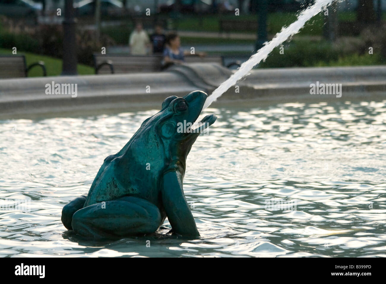 Una statua di una rana è visto in Swann Memorial fontana nella piazza di Logan, Philadelphia, Pennsylvania Foto Stock
