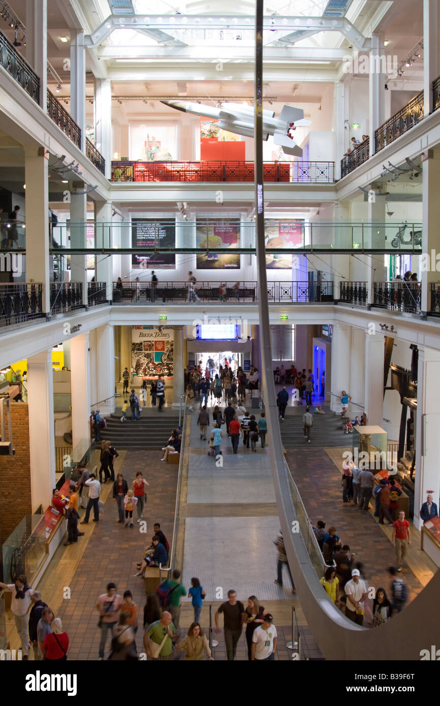 La sala principale del Museo della Scienza di Londra Kensington Foto Stock
