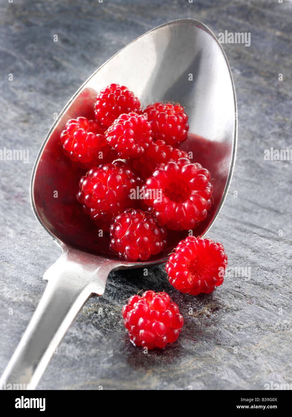 Wineberry organico (Rubus phoenicolasius) - frutta giapponese Foto Stock